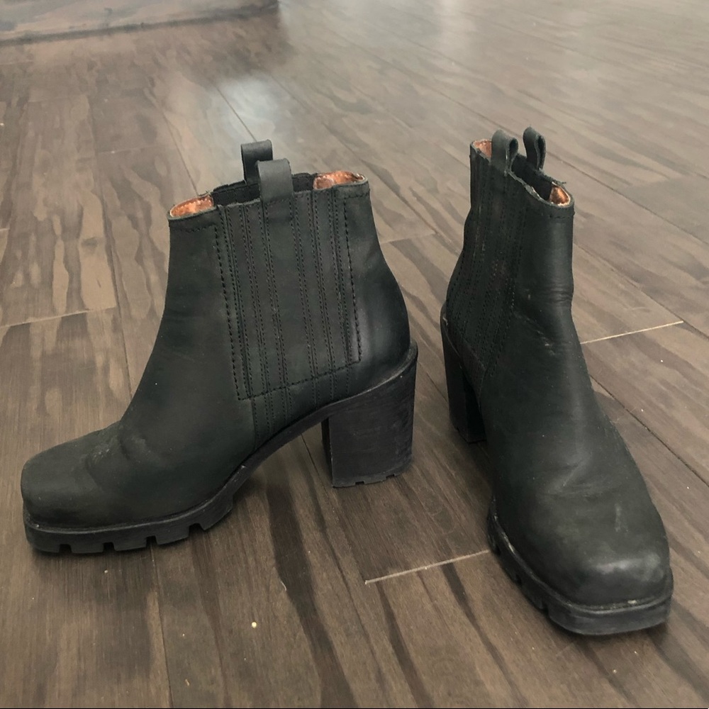 Square toe Rustic leather booties - Picture 2 of 4